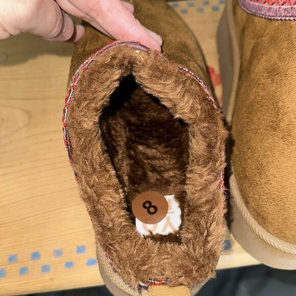 YOKI 8 OWEN-12 Camel Brown Burgundy Red Ivory Embroidered Brown Sherpa Lined - Picture 9 of 13